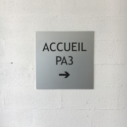 Marquage sur un aluminium anodisé. Sur demande spéciale.