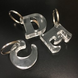 Porte-clés en plexiglas 6 mm de 3 x 3 cm