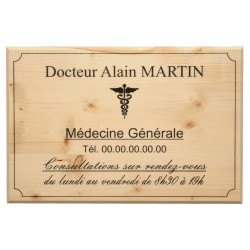 Sapin gravé, lettres peintes et finition vernie mat.